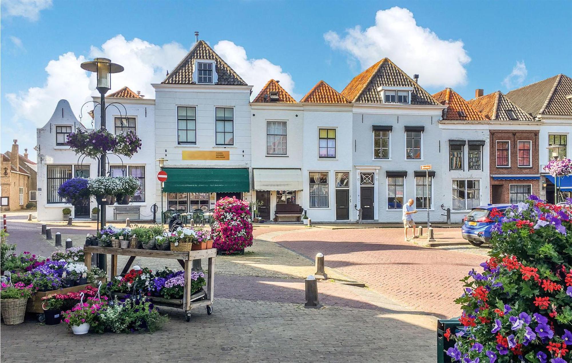 4 Bedroom Cozy Home In Zonnemaire Exterior photo